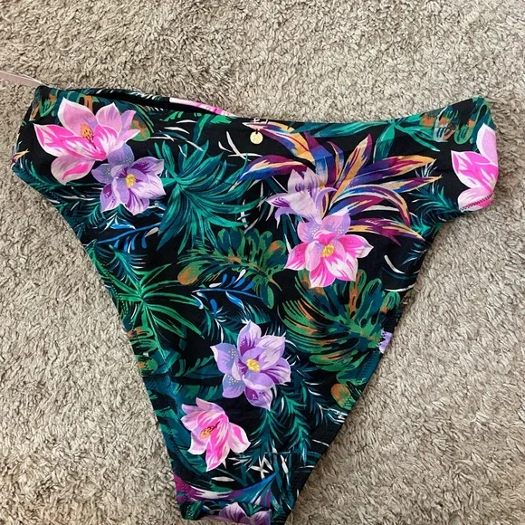 Victoria’s Secret Bikini Bottom Size L - Picture 5 of 5